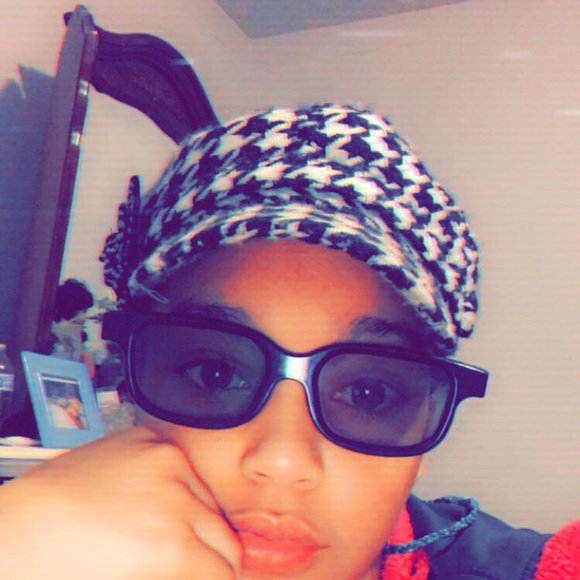 Glasses - Picture 4 of 4